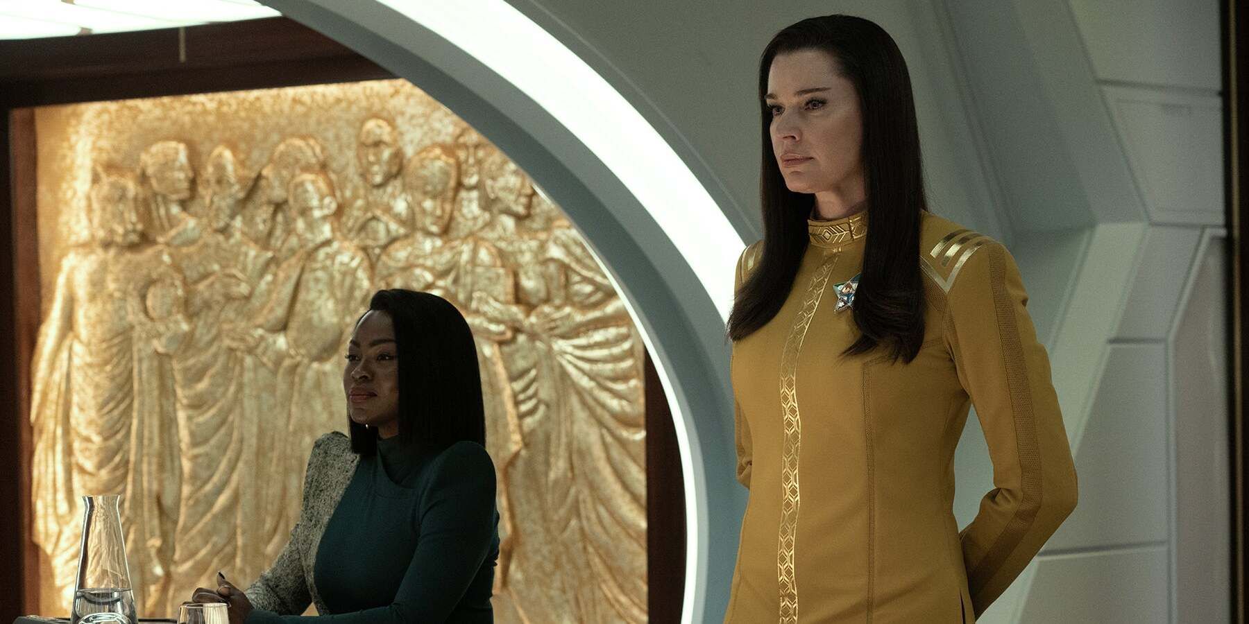 Star Trek Strange New Worlds 'Una (interpretada por Rebecca Romijn) es juzgada