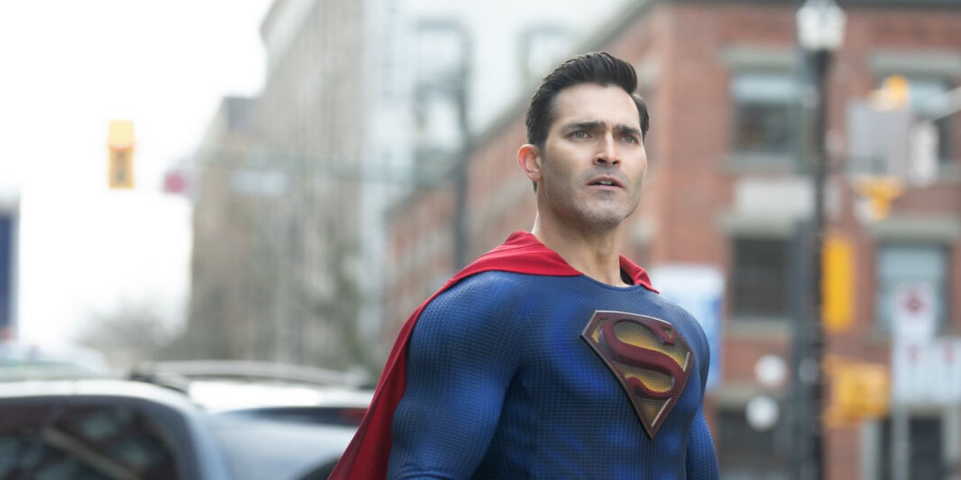 Superman stands in the street in Superman and Lois Season 3 Episode 11