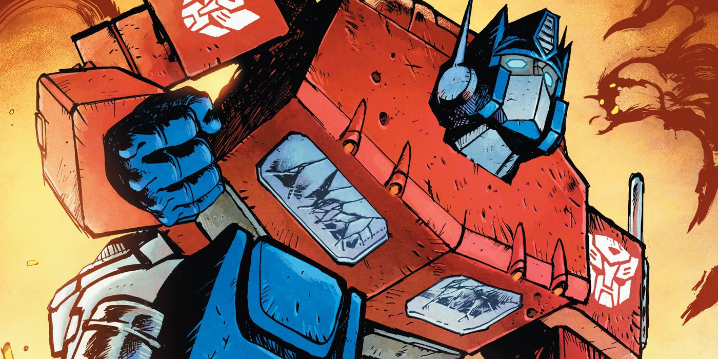 Optimus Prime se ajoelha diante do fogo na capa da série Transformers do Energon Universe.