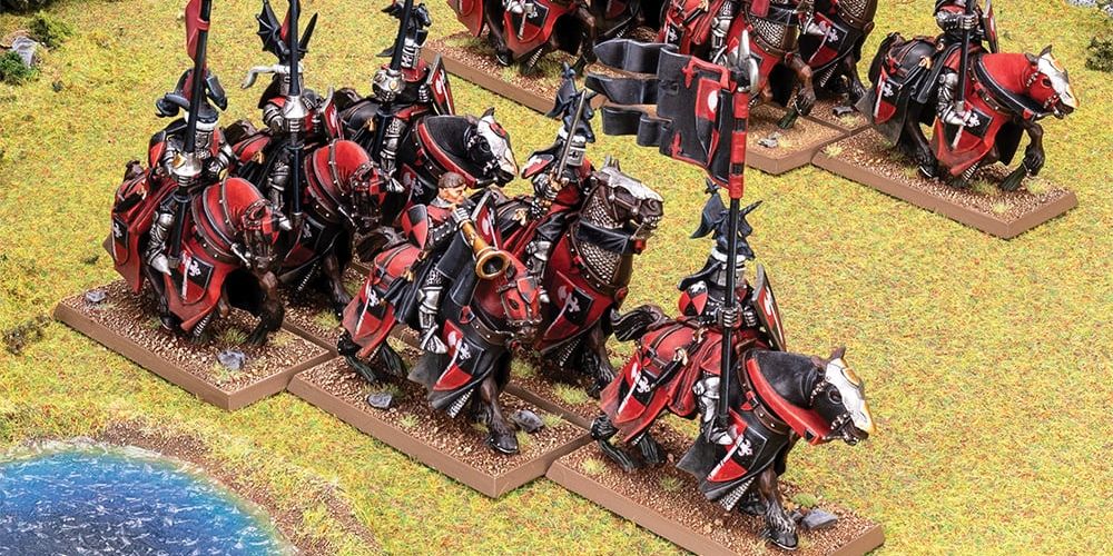 Cavaleiros bretonianos atacando em Warhammer Fantasy Battle