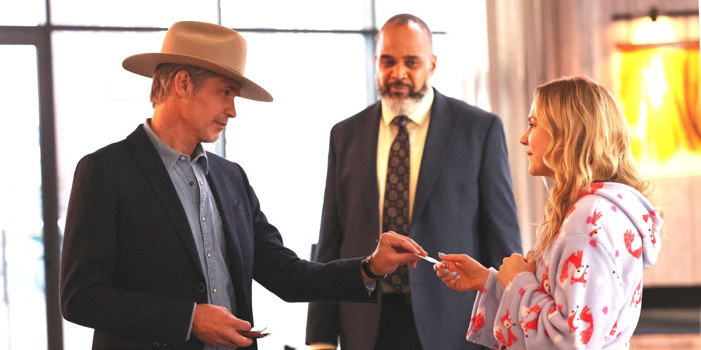 Justified City Primeval's Raylan Givens hands Sandy his card in front of Robinson