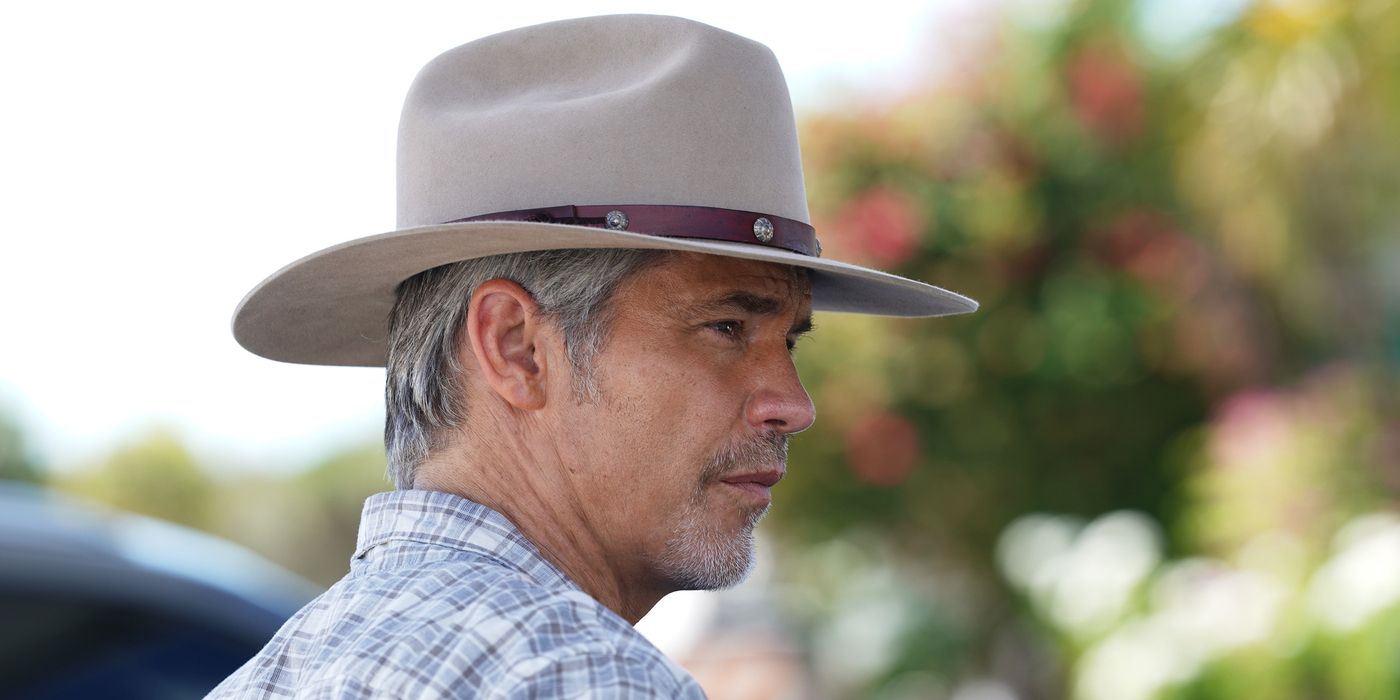 Justified City Primeval - Raylan Givens in his trademark hat outside looking to the side