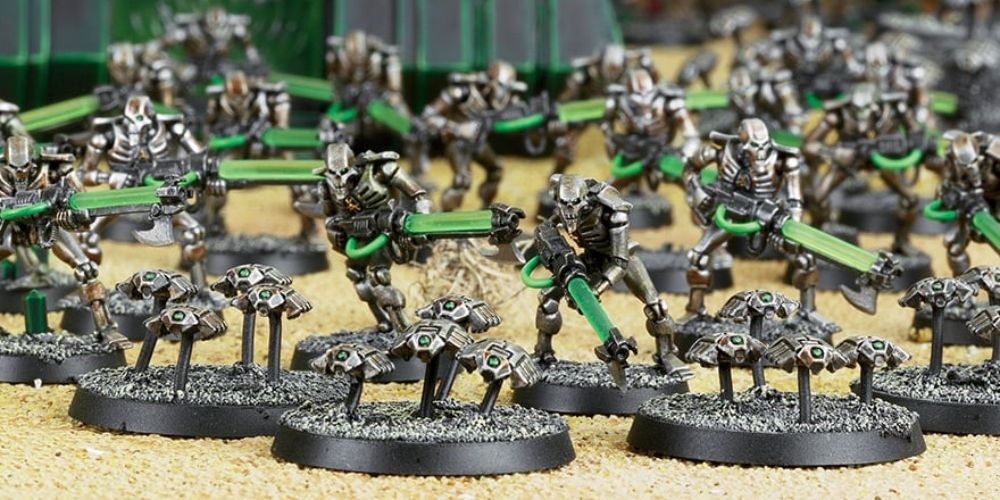 Os modelos antigos para Necron Warriors e Scarab Swarms em Warhammer 40K