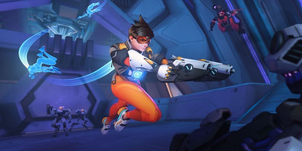 Tracer lutando contra inimigos de robôs PvE, Overwatch 2