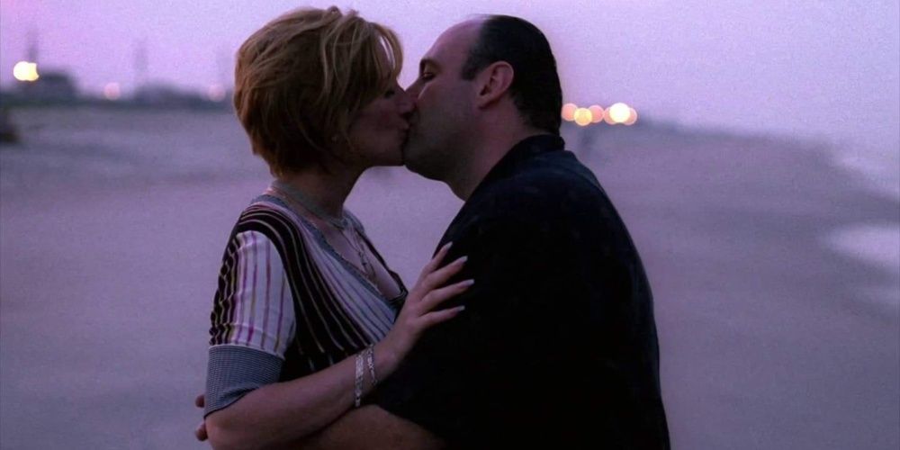 Tony e Carmeal se beijam em Jersey Shore em The Sopranos (Whitecaps)