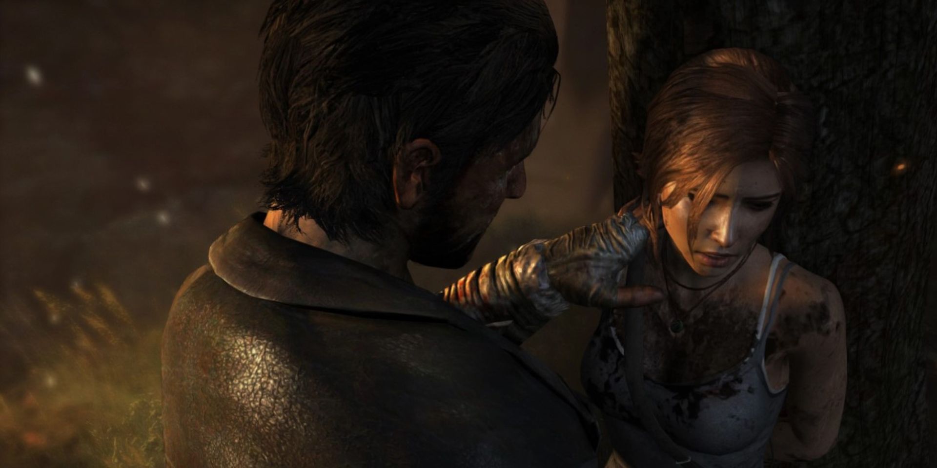 Lara é encurralada por uma figura hostil.