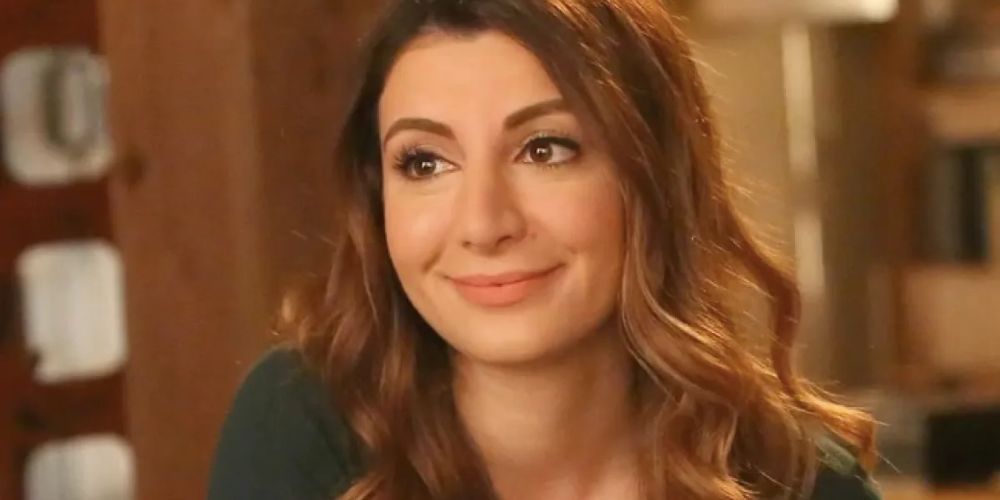 Aly Nelson smiling in New Girl