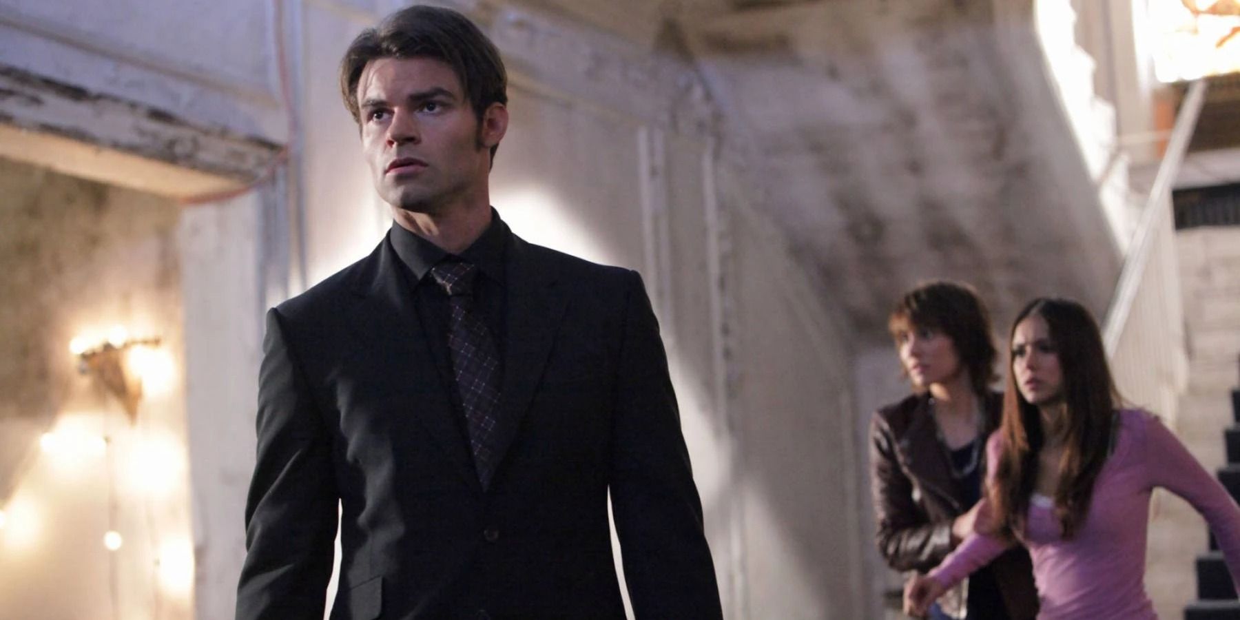 Elijah Rose e Elena em Diários de um Vampiro