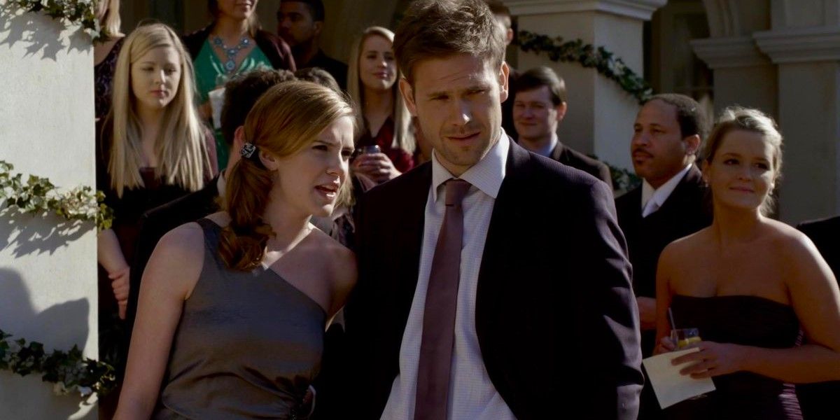Jenna talks to Alaric excitedly in The Vampire Diaries