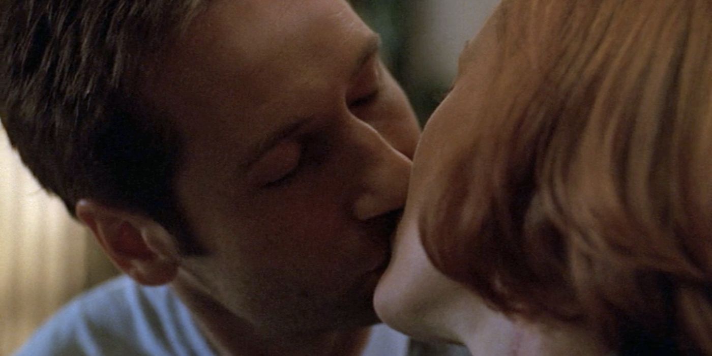 Every Time Scully & Mulder Hook Up in The X-Files, According to Canon