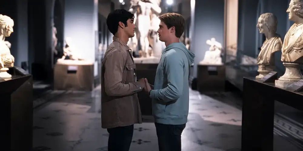 Taylor Zakhar Perez as Alex Claremont-Diaz and Nicholas Galitzine as Prince Henry together in a museum 