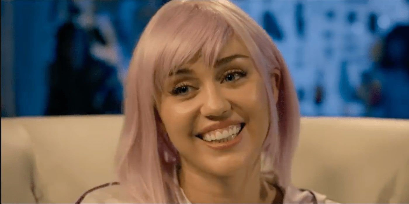 Ashley O smiles in the Black Mirror episode 