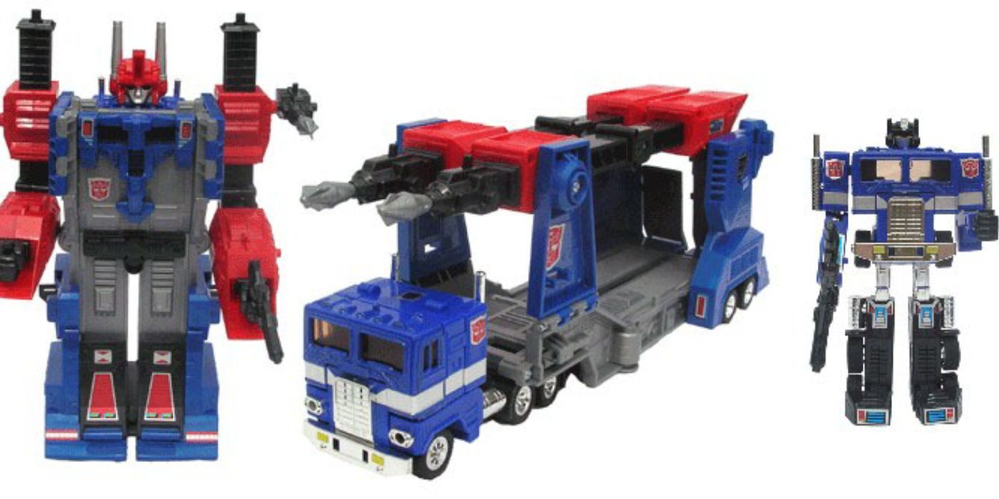 Uma imagem apresenta o brinquedo de diploma original usado para criar o Ultra Magnus do Transformer.