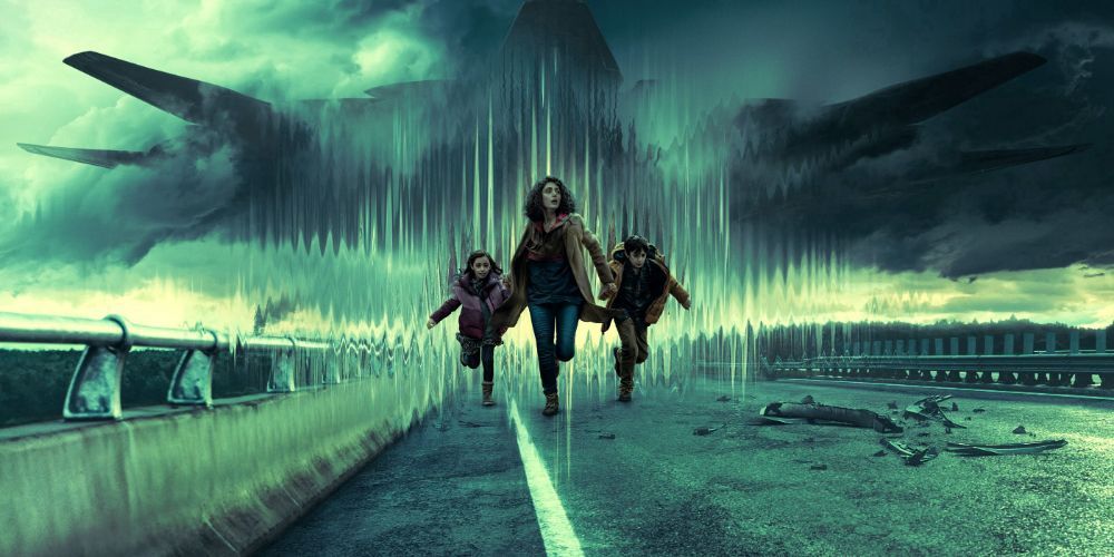 A woman and two children run from an alien spaceship on an abandoned highway in Invasion