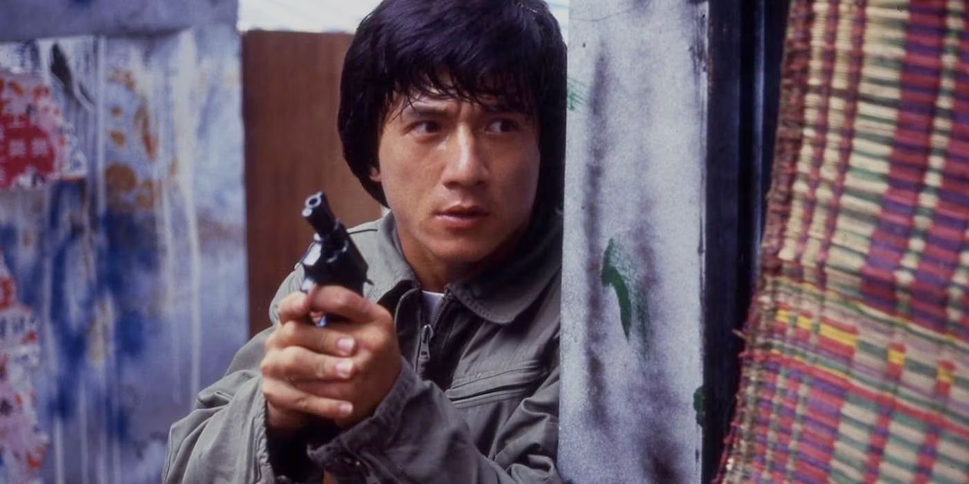Jackie Chan investiga com uma pistola em Police Story