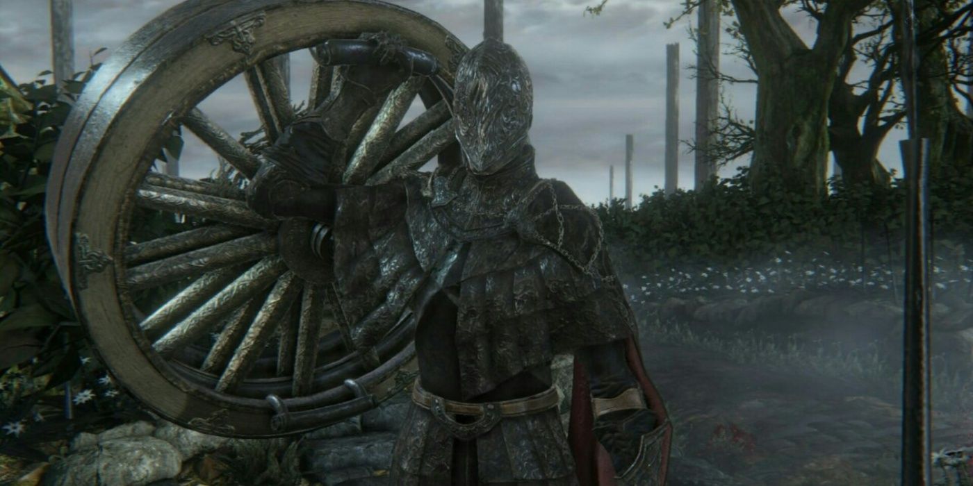 O Caçador segurando a Roda de Logarius por cima do ombro em Bloodborne.