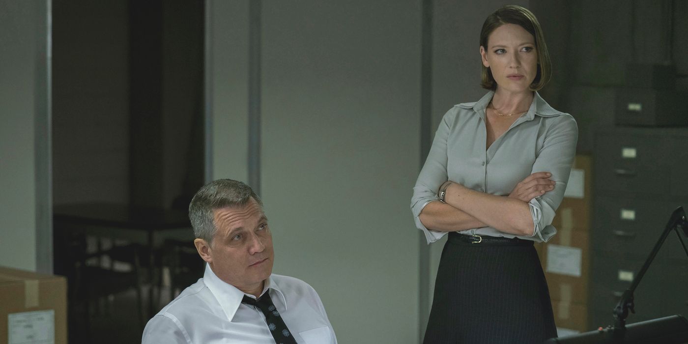 Bill Tench (Holt McCallany) and Wendy Carr (Anna Torv) look on in Mindhunter.