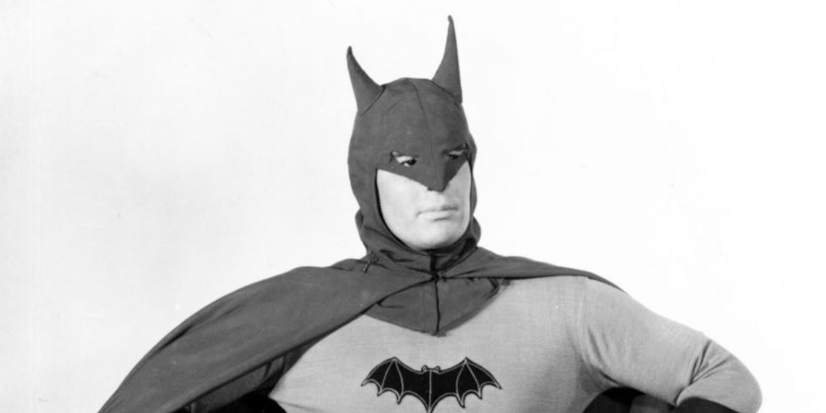 Lewis Wilson posando como Batman