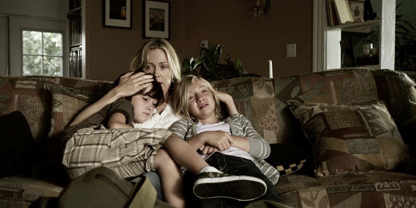 A woman hugging her two children on the couch in a scene from The Walking Dead webisode Torn Apart.