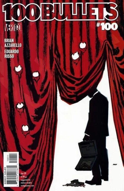 A silhueta de um homem caminha atrás de uma cortina vermelha em 100 Bullets #100