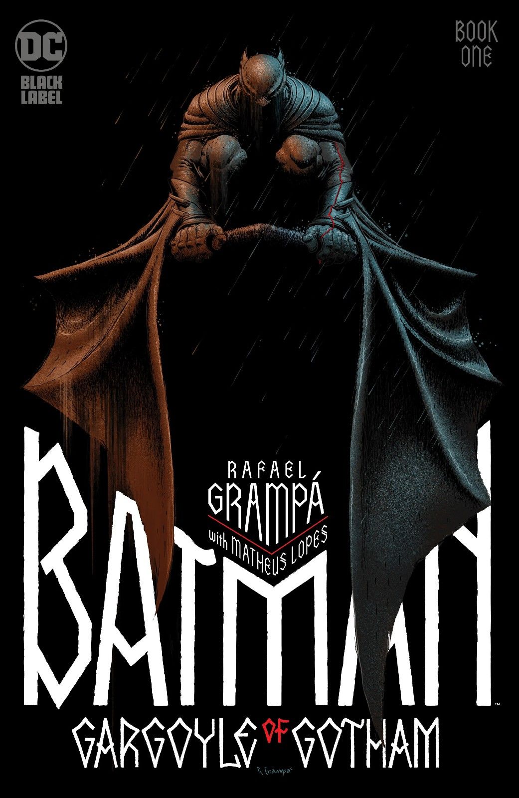 Batman posa na beira de um prédio em Batman Gargoyle of Gotham #1