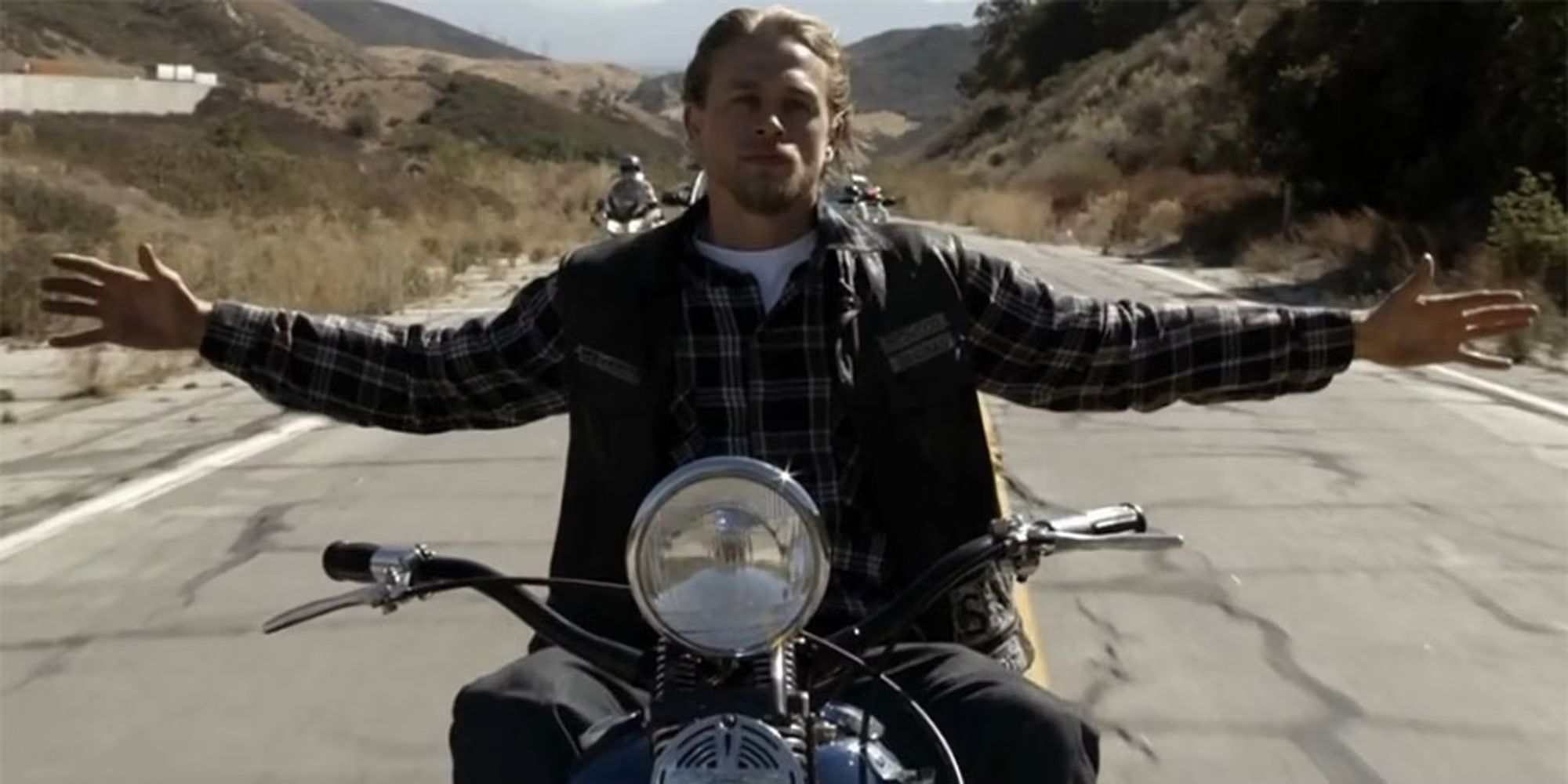 A Criminally Underrated Guy Ritchie Film Freed Charlie Hunnam From Sons of Anarchy's Shadow