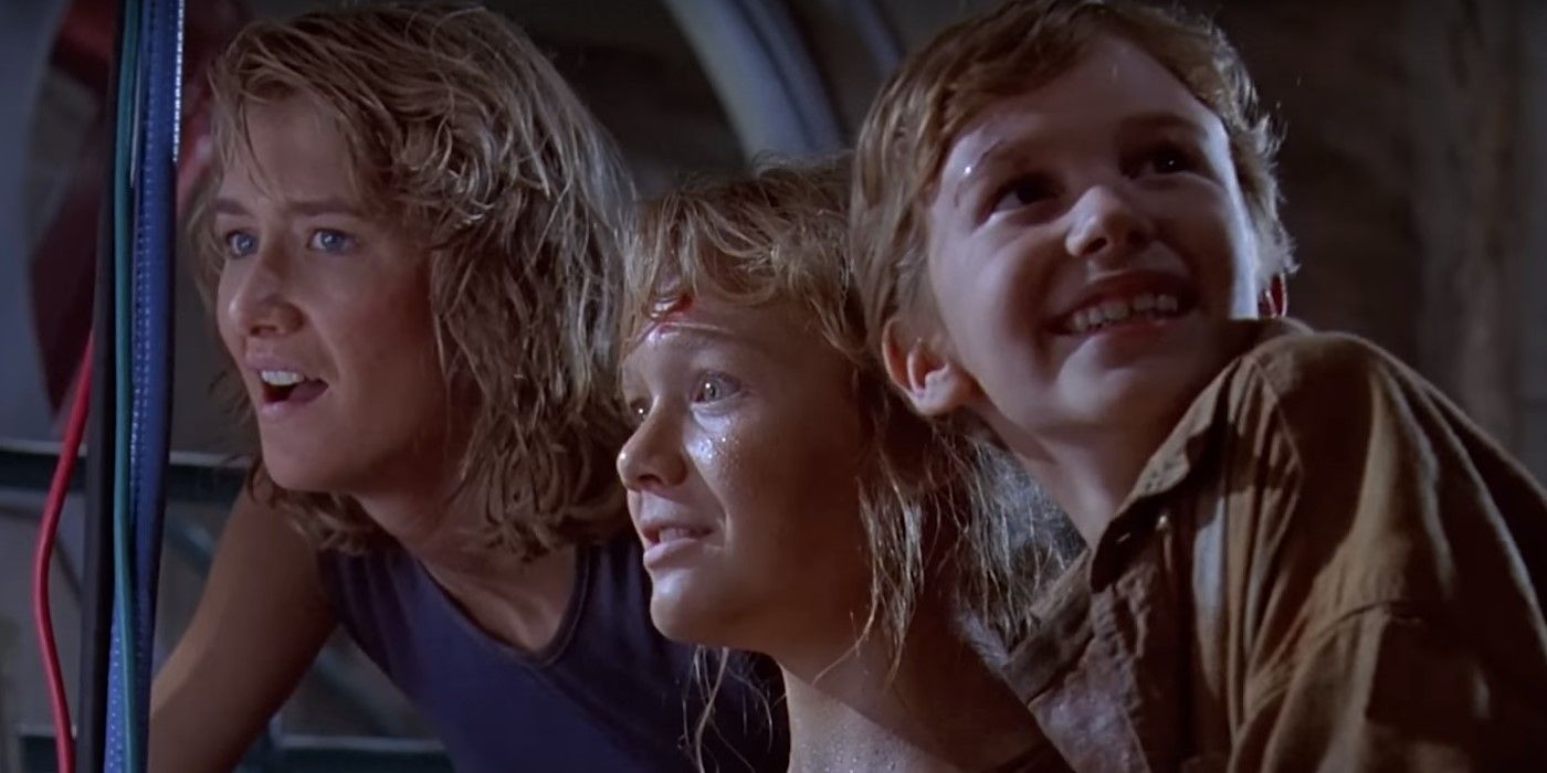 Lex Tim and Ellie Sattler looking at a computer in Jurassic Park