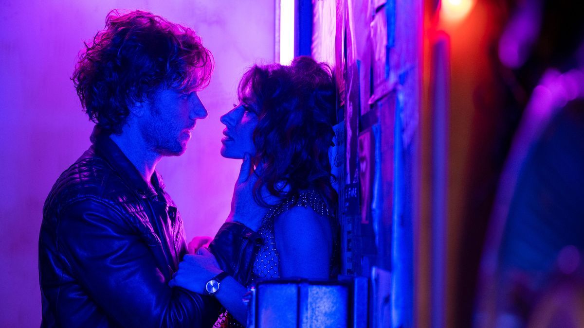 Billie is about to kiss one of her love interests in Sex/Life