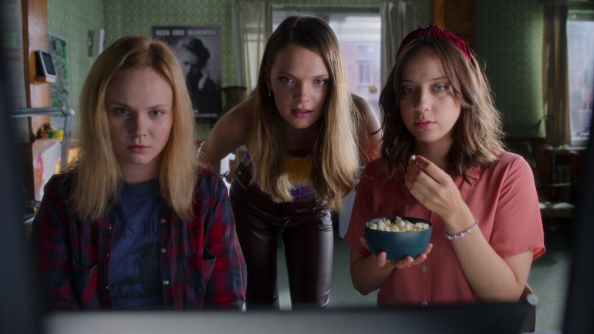 The main cast looks at a computer in Sexify