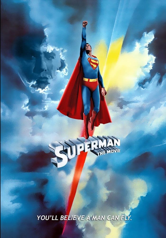 Superman volando entre las nubes en el cartel de la película de 1978