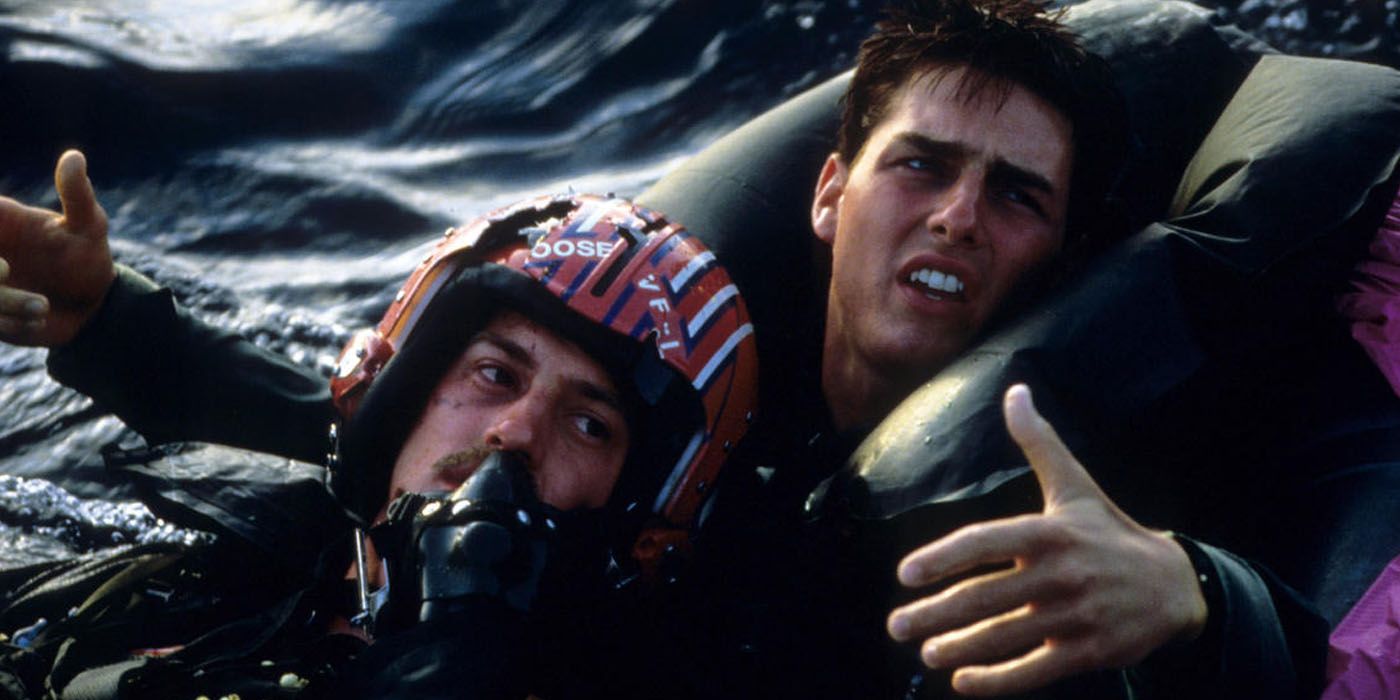 Goose (Anthony Edwards) and Maverick (Tom Cruise) floating in the sea after the crash in Top Gun.