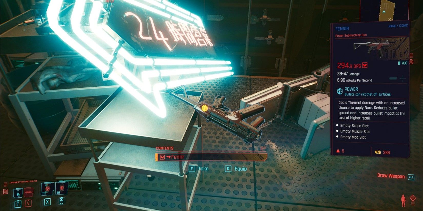 O jogador encontra a pistola de submetralhadoras da Fenrir em uma mesa em Cyberpunk 2077.