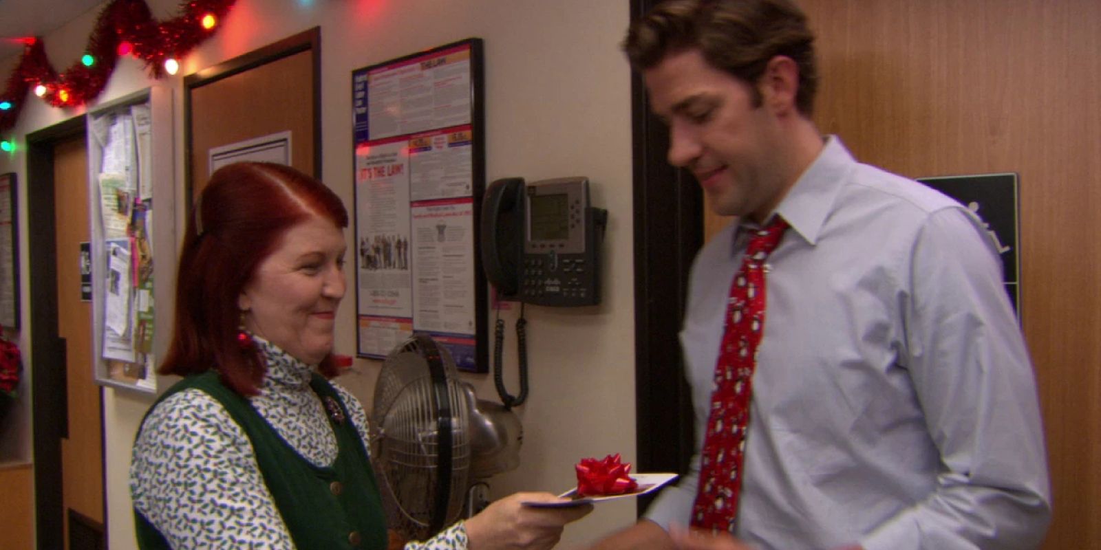 Meredith and Jim during Christmas in The Office
