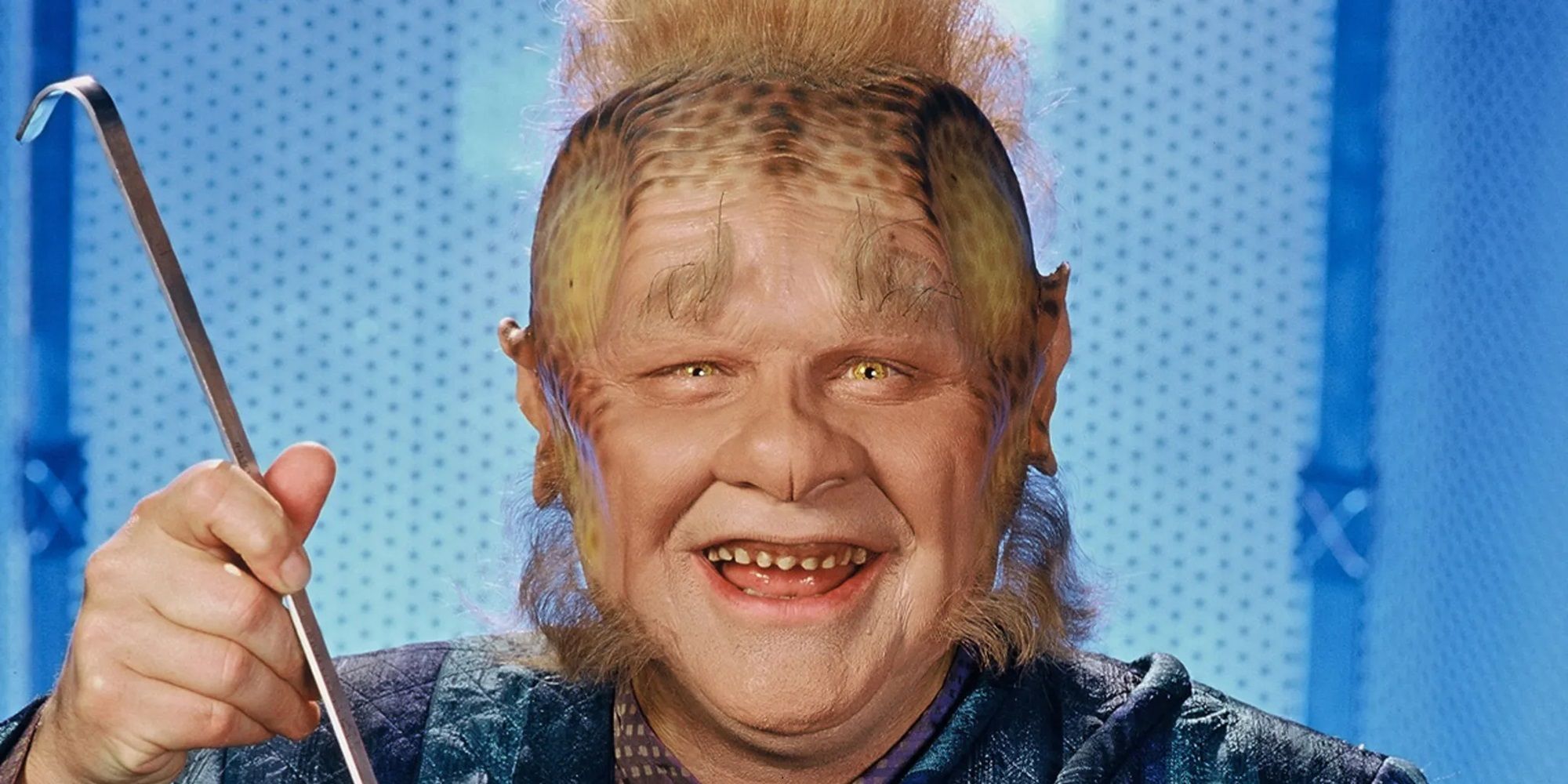 Neelix holding up a ladle wearing a blue outfit against a blue background in key art for Star Trek Voyager