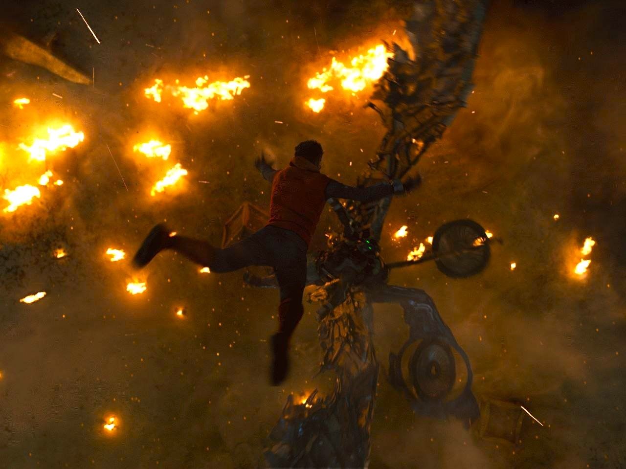 Spider-man and Vulture in an aerial fight in Spider-man Homecoming