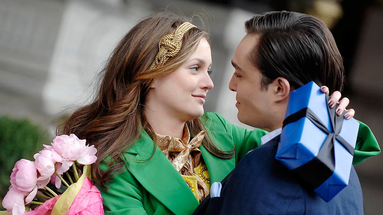 Chuck and Blair hug each other lovingly in Gossip Girl