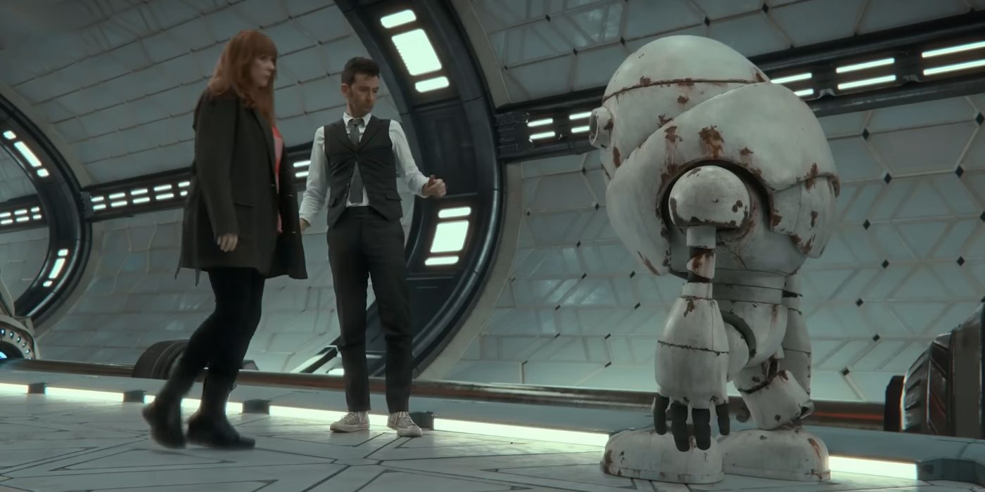 O Décimo Quarto Doctor e Donna encontram um robô no episódio de Doctor Who, Wild Blue Yonder.