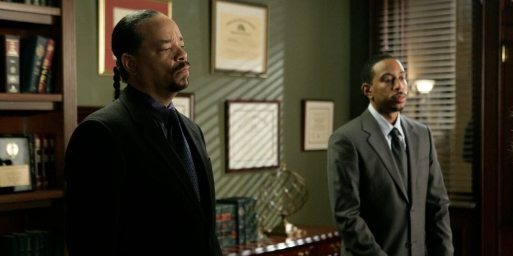 Ice-T as Fin Tutuola stands with Ludacris as Darius Parker in SVU's Screwed