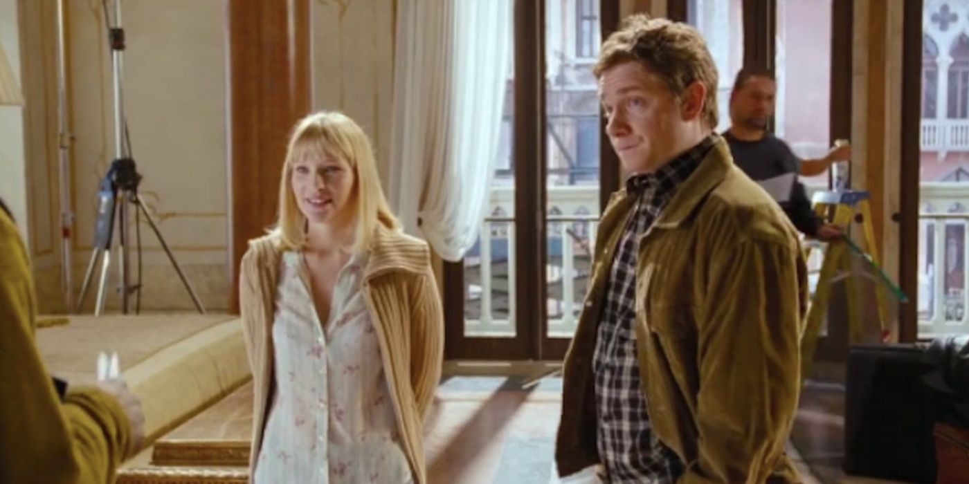 John e Judy em um set de filmagem antes de se prepararem para filmar Love Actually.