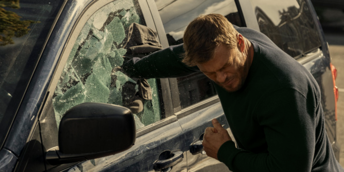 Alan Ritchson's Reacher punching through a car window in Season 2