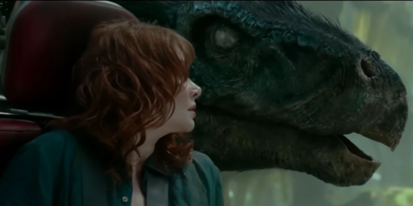 Clare Dearing (Bryce Dallas Howard) encontra um Therizinosaurus em Jurassic World Dominon