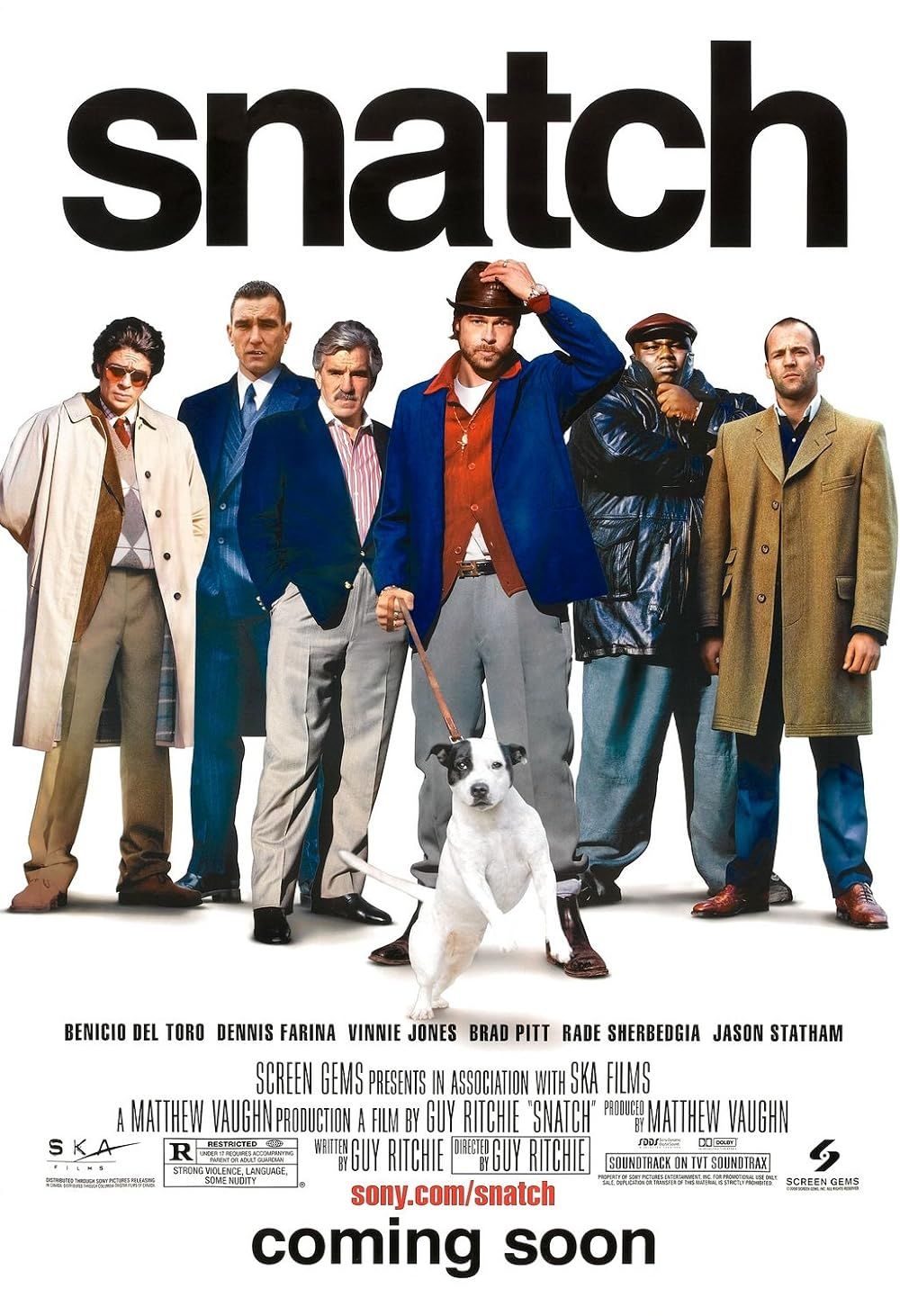 Brad Pitt, Benicio Del Toro, Dennis Farina, Vinnie Jones, Jason Statham e Ade em Snatch (2000)