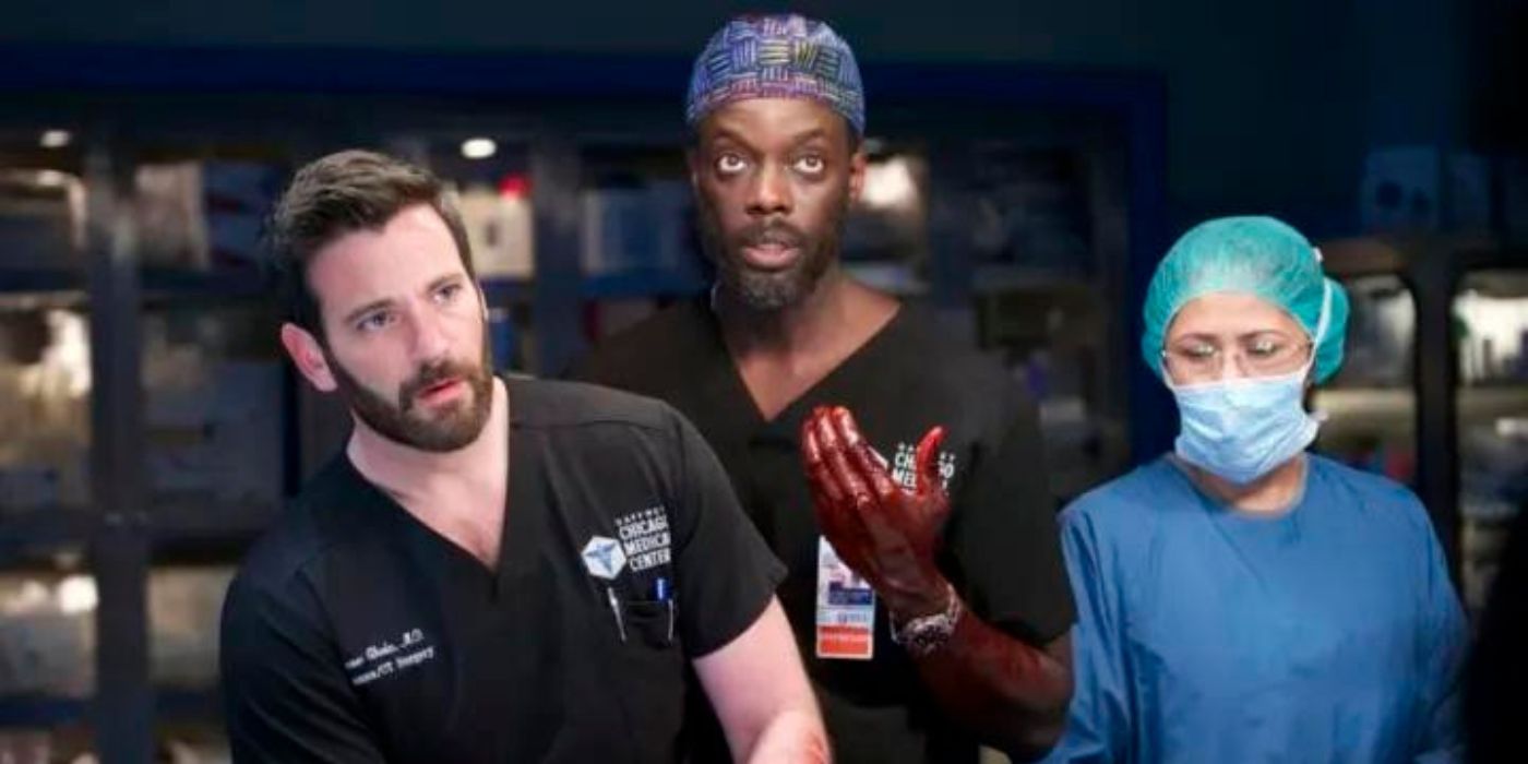 Colin Donnell como Connor Rhodes ao lado de Ato Essandoh como Isidore Latham em Chicago Med