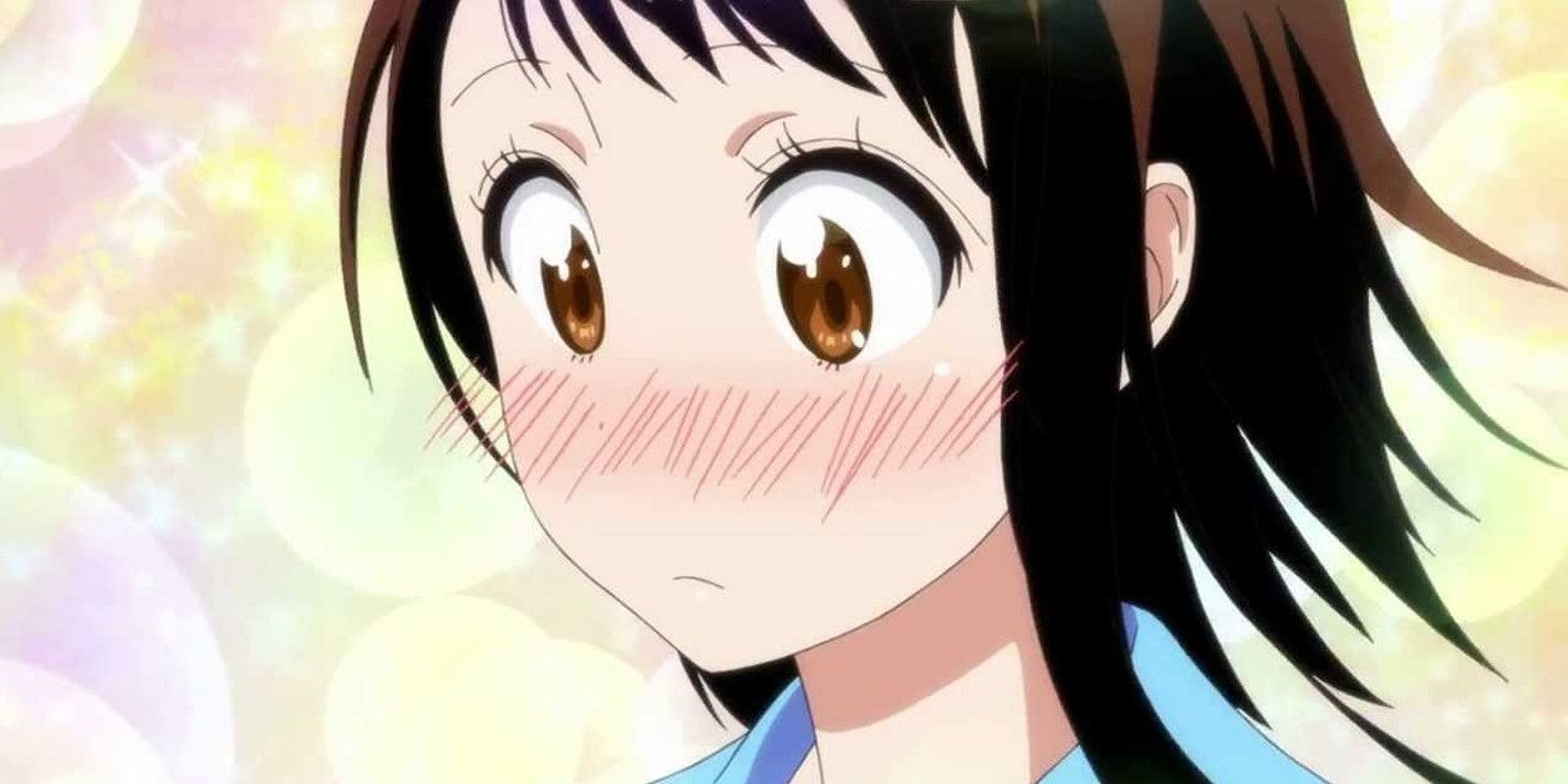 Kosaki Onodera se sonroja con un fondo brillante