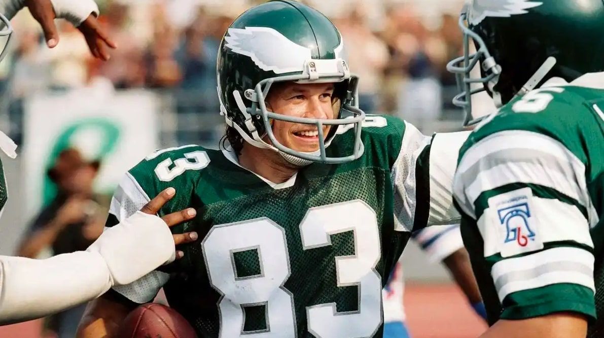Mark Wahlberg as Vince Papale celebrates with teammates in Invincible 
