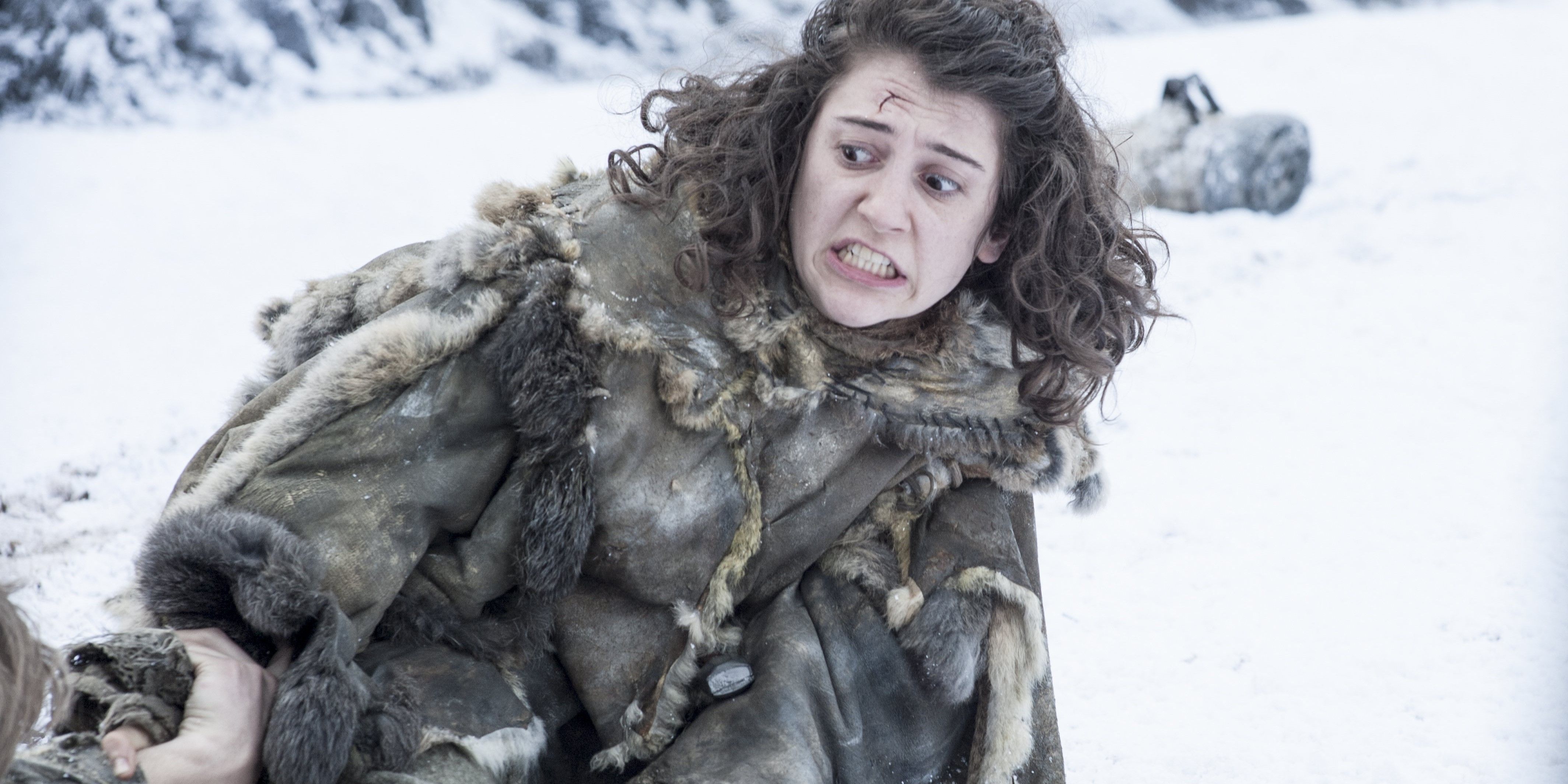 Meera Reed interpretada por Ellie Kendrick tenta fazer algo em Game of Thrones.