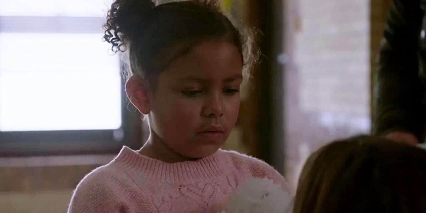 Ramona Edith Williams as Makayla Ward Burgess talks to Kim (unseen) Chicago P.D.