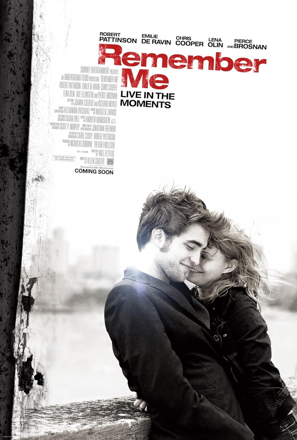 Robert Pattinson and Emilie De Ravin embrace in the poster of Remember Me