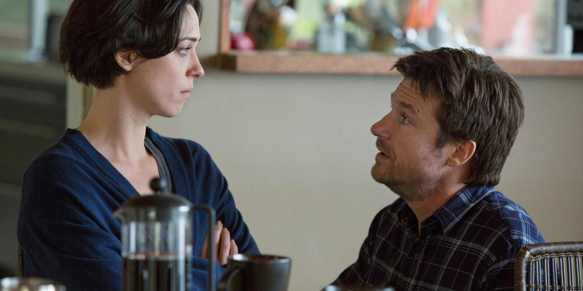 Jason Bateman y Rebecca Hall de The Gift discuten.