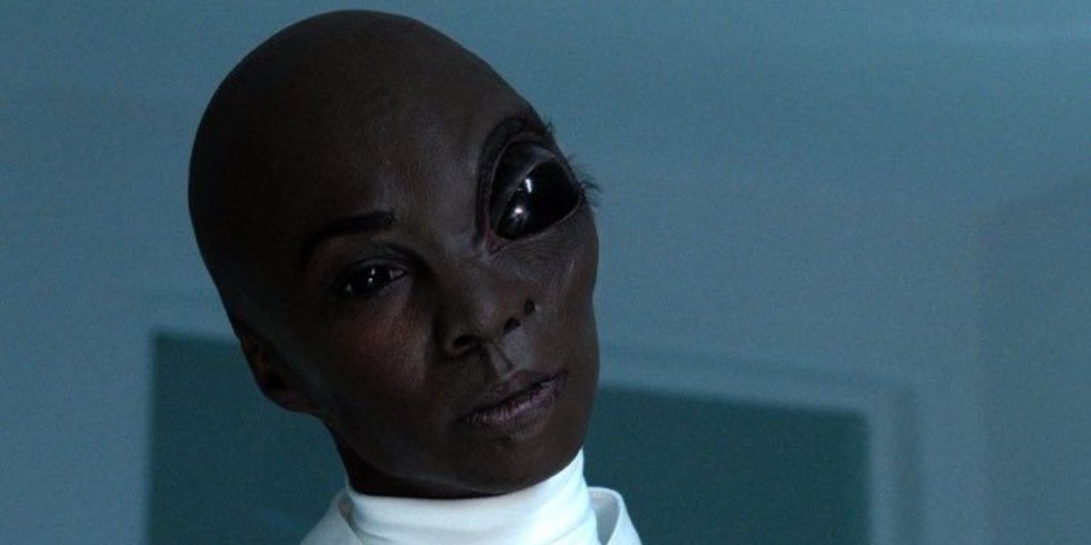 Ловец снов фильм 2003 монстры. Фильм пришельцы завоеватели 2005 года. Сериал пришелец засланец. Фантастика ужасы инопланетяне. Кино про инопланетян 2021.